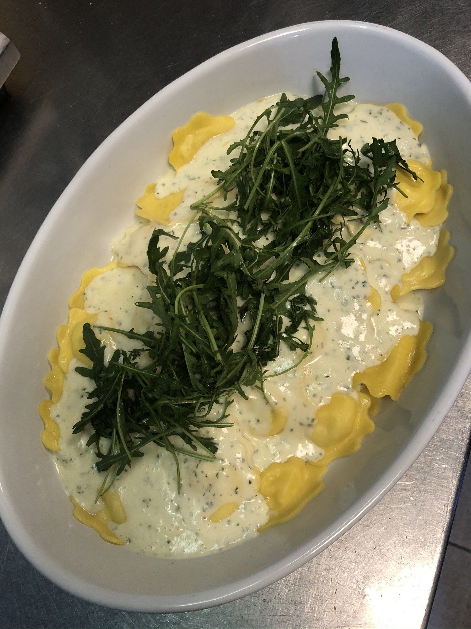 Frische Ravioli in cremiger Sauce — täglich frisch für Sie zubereitet